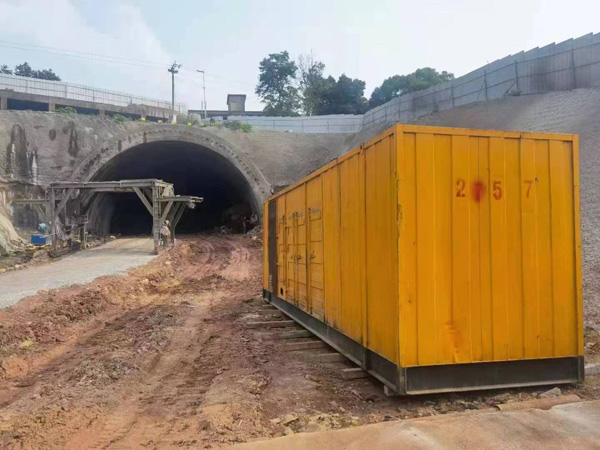 鱼峰发电机出租自启装置的工作原理是什么？
