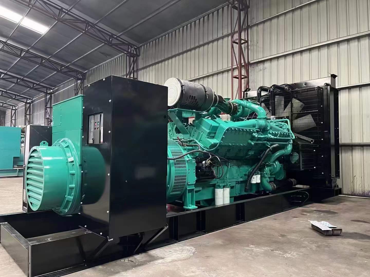 鱼峰如何降低 800kW 柴油发电机输出电流的波动？